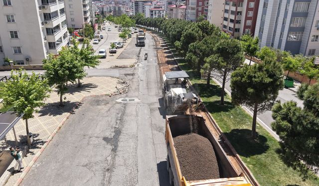 Büyükşehir, Ahır Dağı Caddesi’ni Asfalta Hazırlıyor!