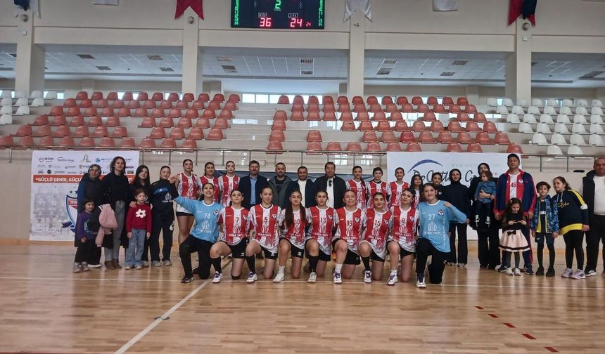 Kahramanmaraş’ta Hentbolda Çifte Başarı!