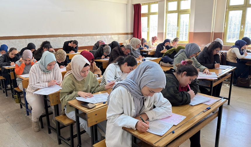 Gençler Gerçek Sınav Atmosferini Yaşadı! Büyükşehir’in Deneme Sınavına Yoğun İlgi