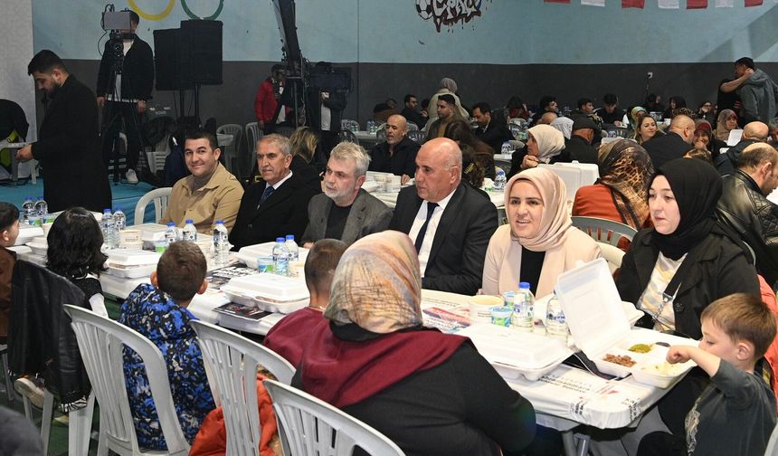 Büyükşehir, Ramazan Bereketini Ekinözü’ne Taşıdı!