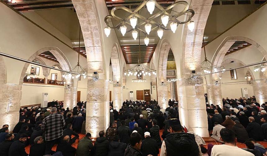 Kahramanmaraş’ta Ulu Camii, Kadir Gecesi’nde Doldu Taştı!