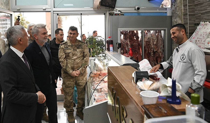 Başkan Görgel ve Vali Ünlüer, Uzunçarşı’da Esnaf ve Vatandaşlarla Bir Araya Geldi