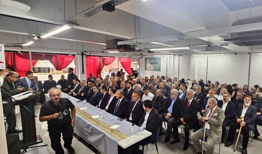 Londra’da Kahramanmaraşlılar Derneği’nin yeni hizmet binası açıldı!