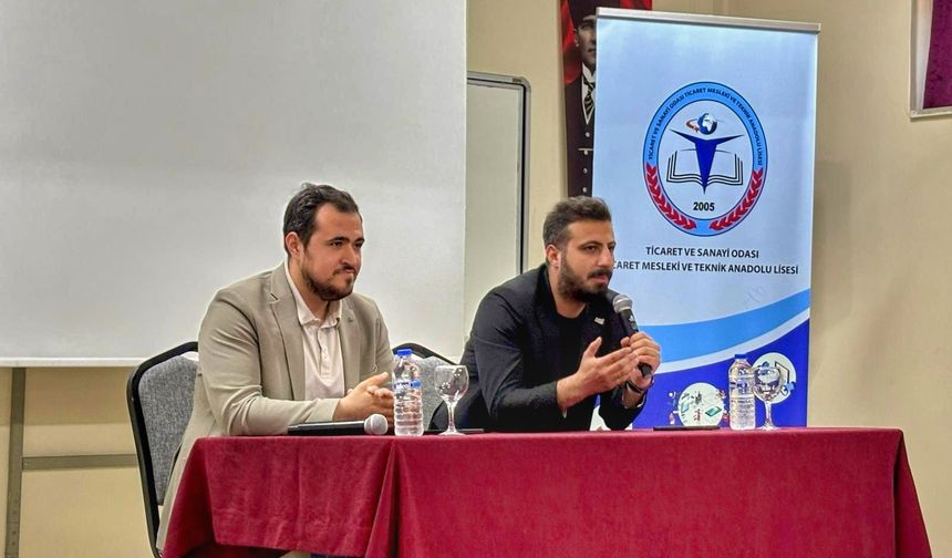 KMTSO Basın Müşaviri Emre Akkış, Gazetecilik Bölümü Öğrencileriyle Bir Araya Geldi