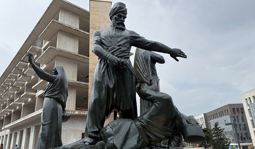 Kahramanmaraş’ta Tarihi Anıt Yerine Yerleştirildi!
