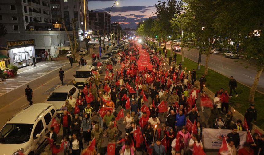 19 Mayıs Coşkusu Sokaklara Taştı; Kahramanmaraş Kortej Yürüyüşünde Buluştu!