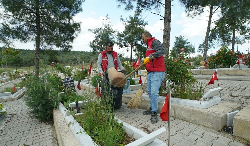 Kahramanmaraş Büyükşehir, Kapıçam Mezarlığı’nı Bayrama Hazırlıyor