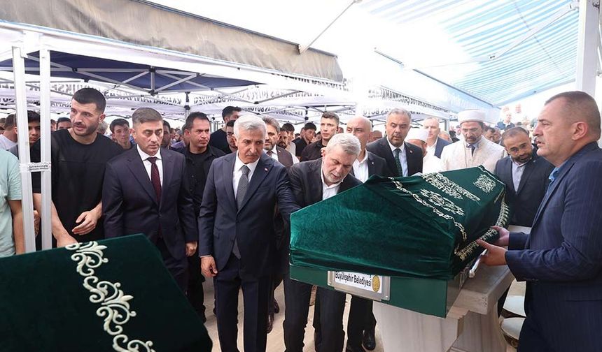 Kahramanmaraş’ta Yangında Hayatını Kaybeden Vatandaşlar Son Yolculuğuna Uğurlandı