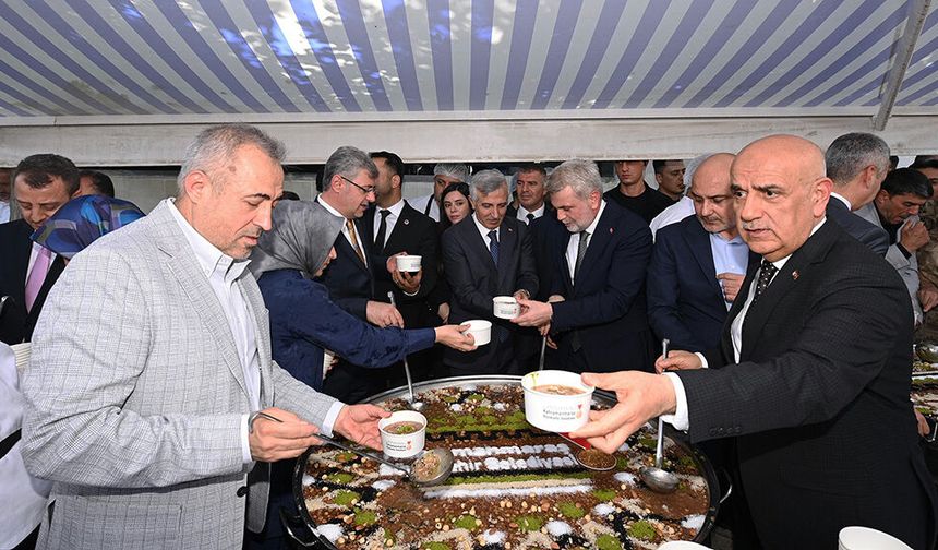 Kahramanmaraş Büyükşehir, Binlerce Vatandaşı Aşure Bereketinde Buluşturdu!